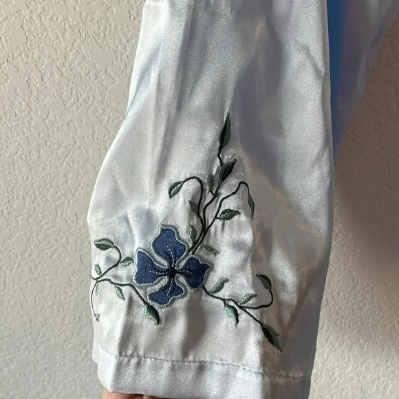 Jones New York L/XL satin like robe - Picture 4 of 6